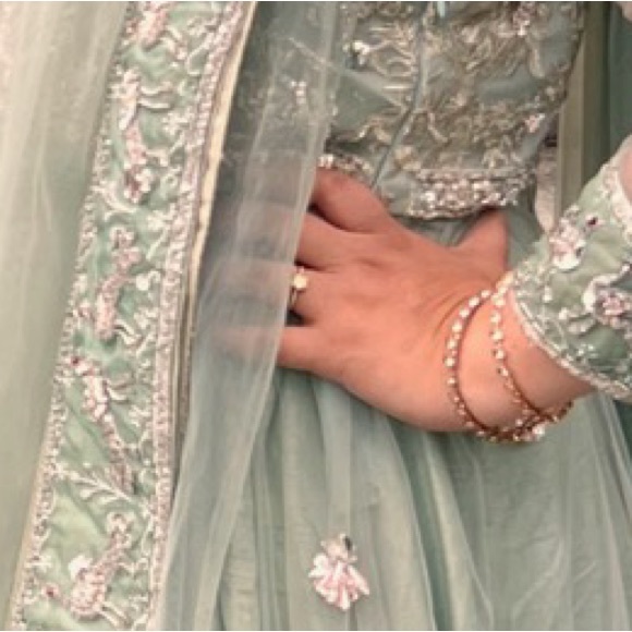 Designer Pakistani wedding formal wear stunning embellished -medium maxi - Picture 4 of 7